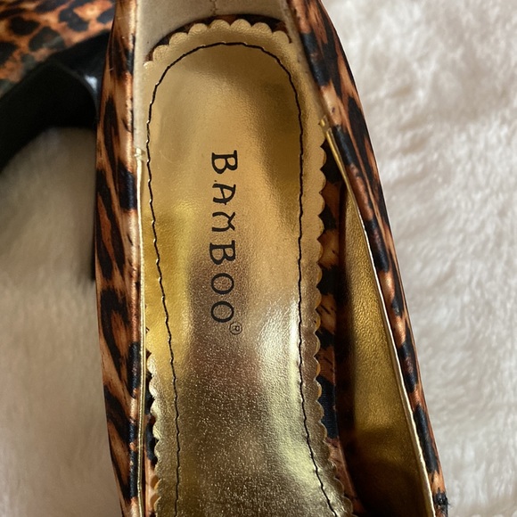 NEW BAMBOO Satin Leopard Print Platform Pumps Size 7 1/2 - Picture 8 of 15